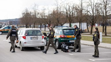 Dėl aplinką teršiančių automobilių Seimas linkęs švelninti toną: pirmą kartą grėstų įspėjimas