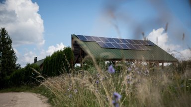 Ūpo investuoti į saulės elektrines gali likti mažiau: daliai tektų susimokėti mokesčius