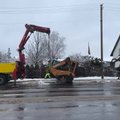 Iš įvykio vietos: Vilniuje apvirtusio traktoriaus vairuotojas sulaukė patyčių: iškvietė policijos pareigūnus