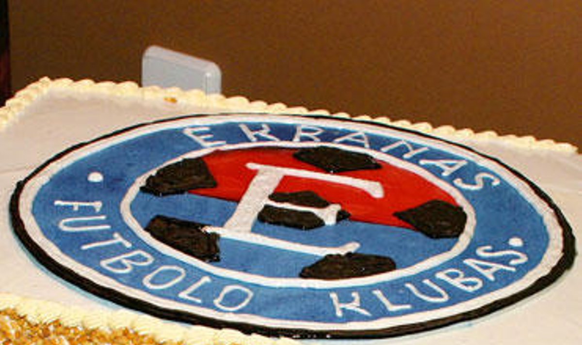 Panevėžio "Ekrano" klubo ženklas ant torto, gruodžio 7, 2006.