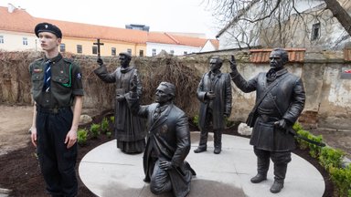 Вильнюсский муниципалитет: памятник во дворе Францисканского монастыря установлен нелегально