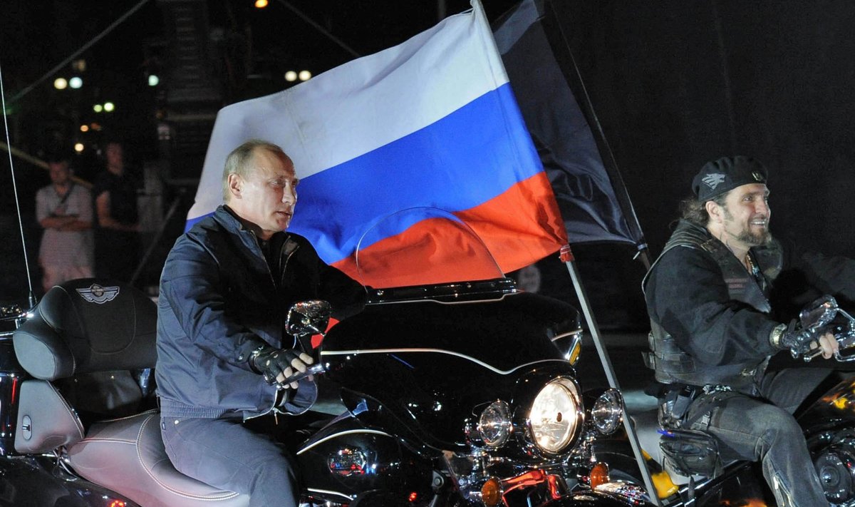 V.Putino rinkimų kampanija prasidėjo pasivažinėjimu motociklais