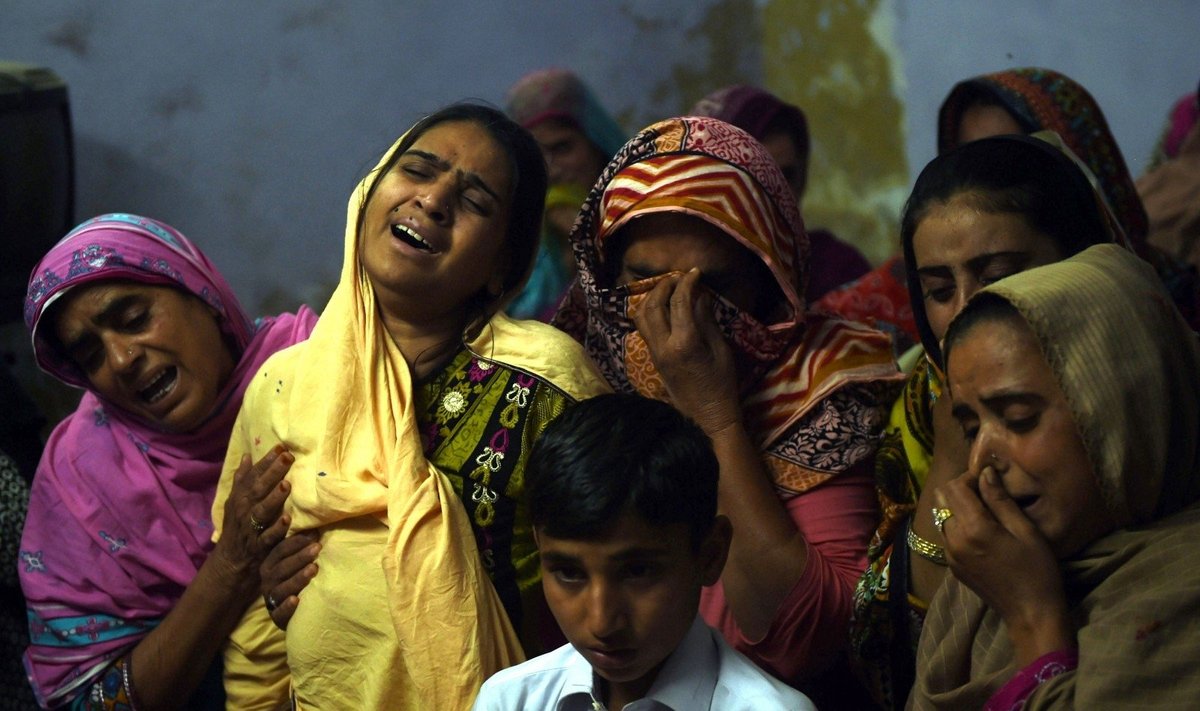 Pakistanas gedi teroristinio išpuolio šventykloje aukų