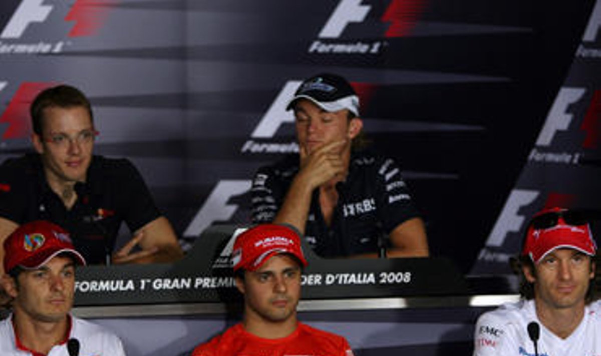 "Formulės-1" pilotai Giancarlo Fisichella, Felipe Massa, Jarno Trulli, Sebastien Bourdais ir Nico Rosberg spaudos konferencijoje