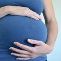 Vilnietes kaltina nelegaliai priėmus keliasdešimt gimdymų