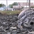 Šokiruojantys vaizdai lėktuvo katastrofos vietoje Rytų Ukrainoje