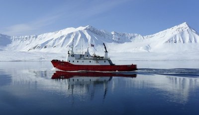 Laivas Longyearbyeno krantų, Svalbardas (Norvegija)