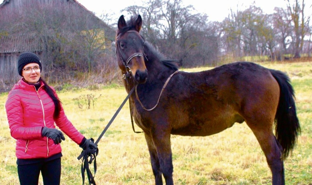 A. Girdenienė su žirgu