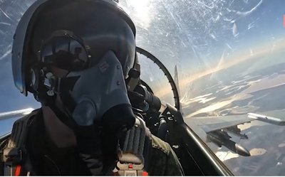 Su-35 paleidžia iš piloto kabinos