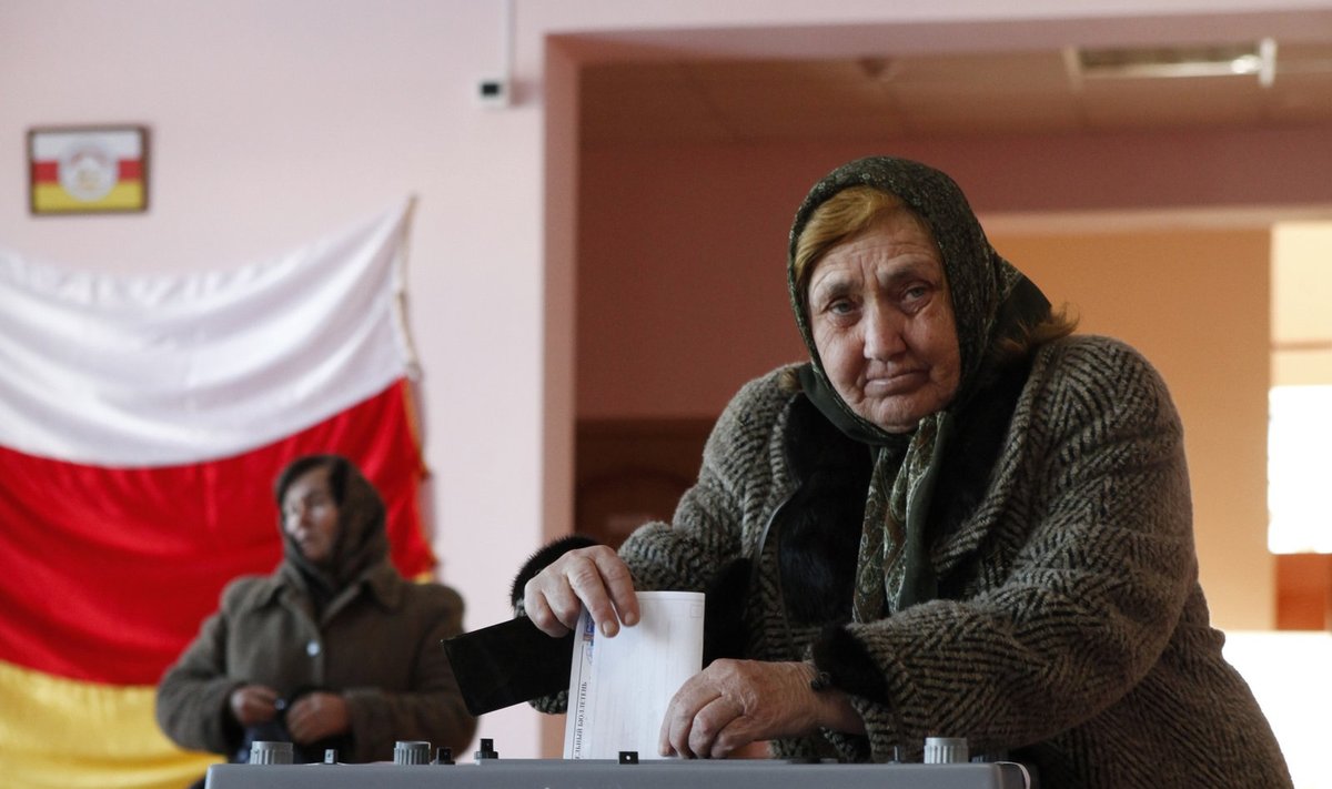 Rusai balsuoja Pietų Osetijoje. Rusijos Dūmos rinkimai  2011 12 04