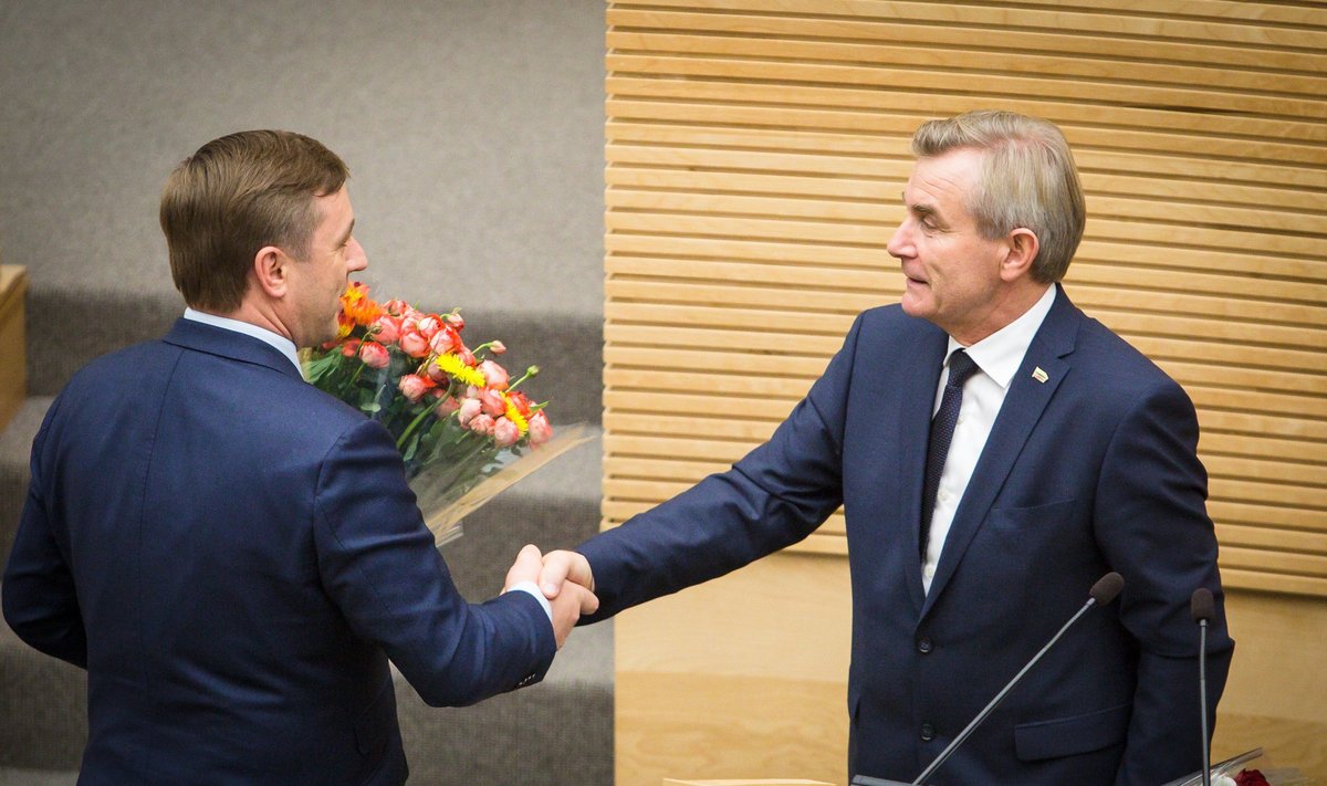 MP Ramūnas Karbauskis congratulate the new Seimas Speaker Viktoras Pranckietis