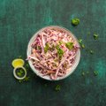 Kopūstų salotos „Coleslaw“ – pikantiškas ir saikingai aštrus užkandis