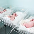 Trynukų besilaukianti moteris per savaitę gimdė du kartus