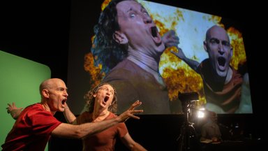 Australai komikai „The Umbilical Brothers“ Vilniuje surengs savo naujausią pasirodymą