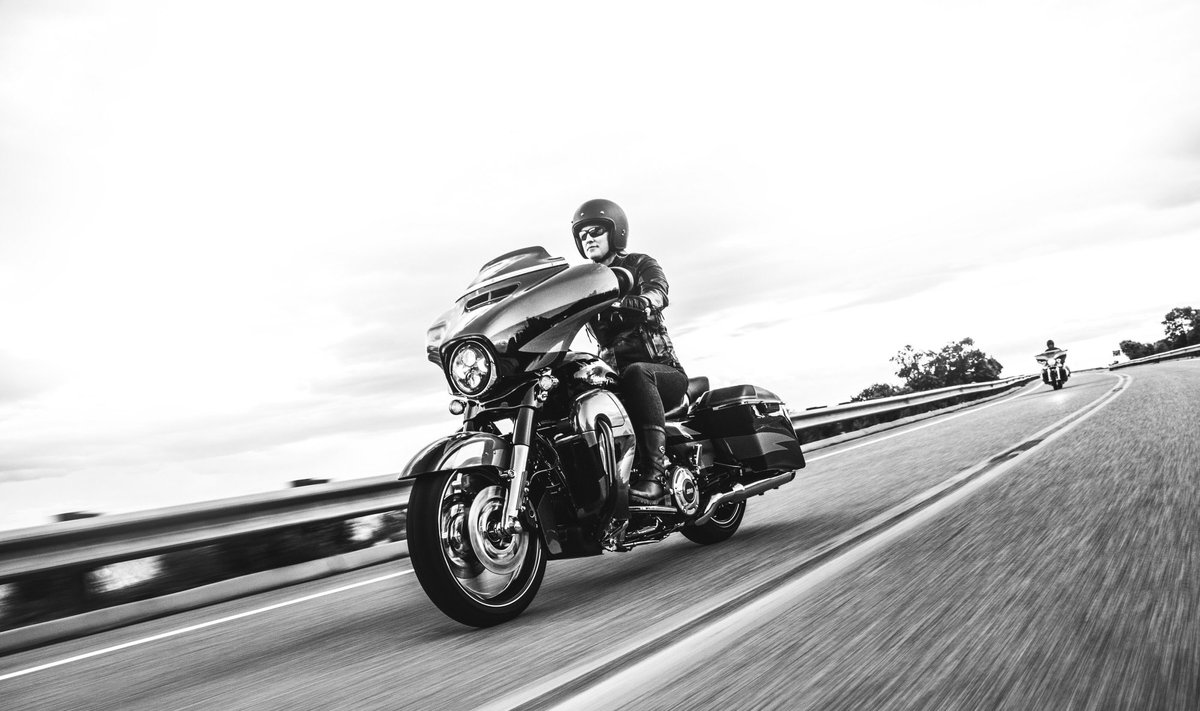 "Harley-Davidson CVO Street Glide"