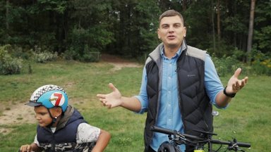 Kaip Rolandas Mackevičius kartu su sūnumi iki parko keliavo: išbandė pasivažinėjimą dviračiais
