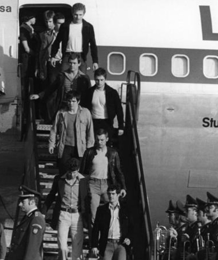 Lėktuvas su GSG 9 komanda ir įkaitais, sėkmingai nusileidęs Vokietijoje spalio 18 d., 1977 m. / Ludwig Wegmann nuotr.