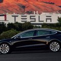 „Tesla“ vėl pakeitė planus dėl „Model 3“