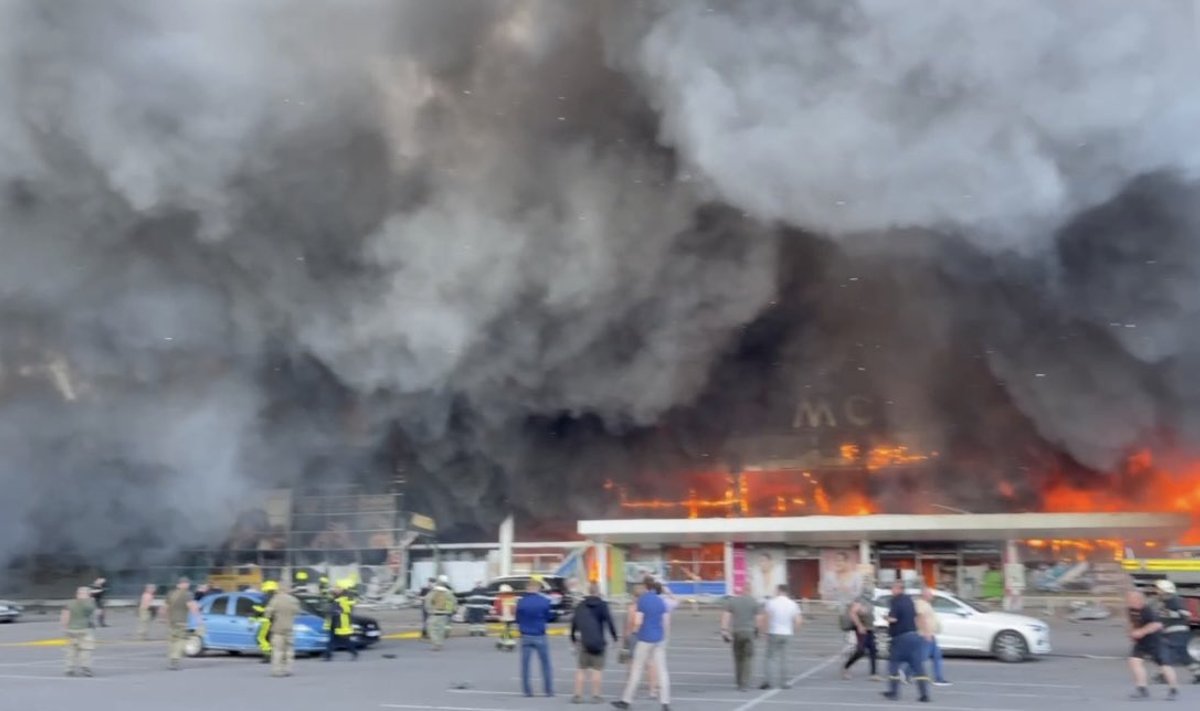 Rusija smogė prekybos centrui Kremenčuke