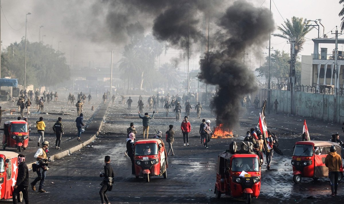 Bagdade protestuotojai susirėmė su saugumo pajėgomis