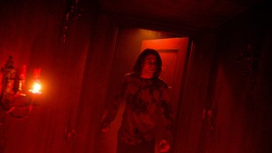 Filmas „Tūnąs tamsoje: raudonos durys“ užbaigs dešimtmetį trukusią legendinę franšizę: liko žiūrovams padovanoti nepamirštamą istoriją