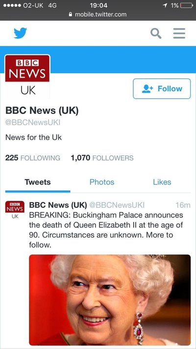 Tariama karalienės mirtis netikroje BBC "Twitter" paskyroje