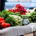 Palygino daržoves turguje ir prekybos centruose: nemalonios žinios