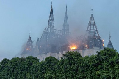 Po Rusijos raketų smūgio užsiliepsnojo žinomas Odesos pastatas 