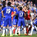 „Chelsea“ įveikė be dviejų išvarytų žaidėjų mačą baigusį „Arsenal“ klubą