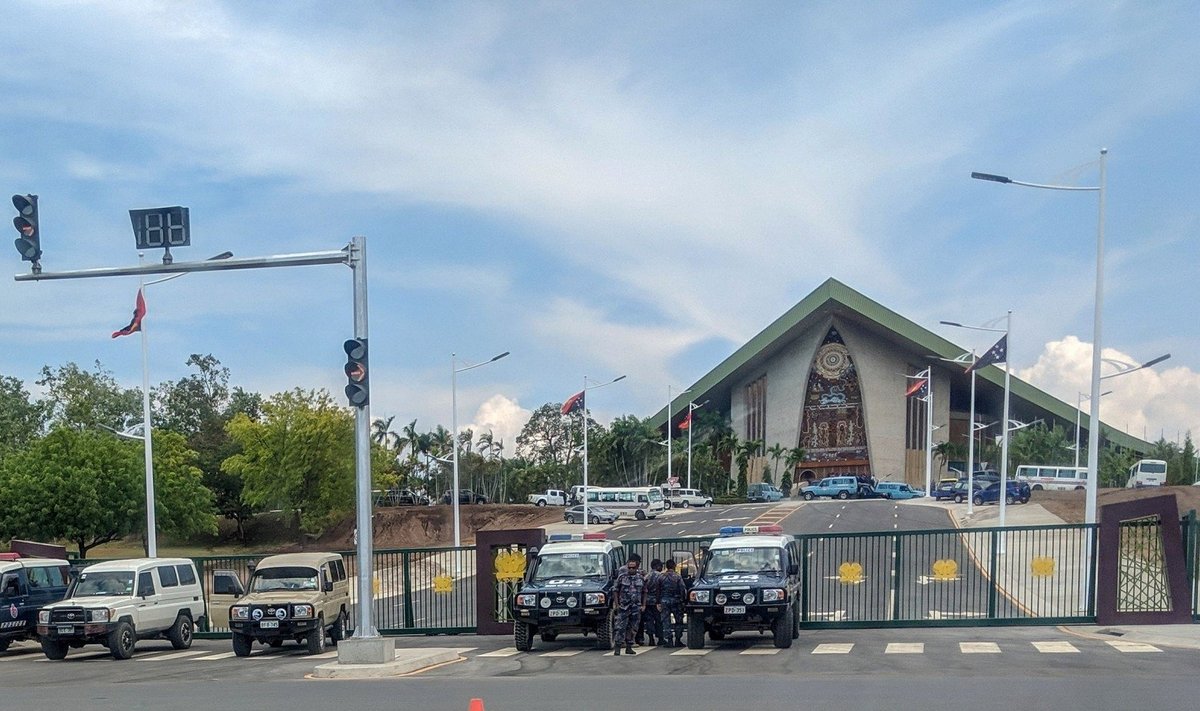 Policija prie Papua Naujosios Gvinėjos parlamento