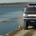 Traukiamas Dakaro ralio sunkvežimio vandenlentininkas pademonstravo kvapą gniaužiantį pasirodymą