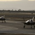 Trumpas: Japonija įsigis 105 amerikietiškus F-35 naikintuvus