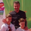 D. Beckhamas su sūnumis dalyvavo Vaikų simpatijų sporto apdovanojimuose