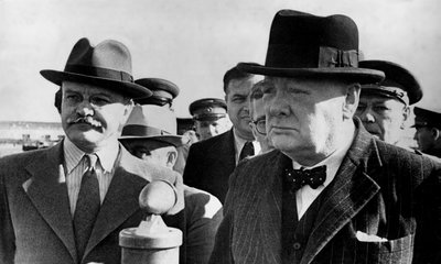 Viačeslavas Molotovas (kairėje), Winstonas Churchillis Maskvoje 1942 m. rugpjūtį