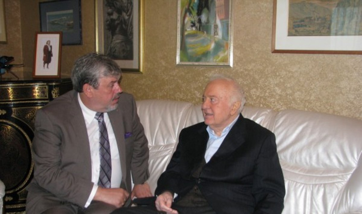 Jonas Paslauskas susitiko su buvusiu Gruzijos prezidentu Eduardu Ševardnadze, ambasados nuotr.