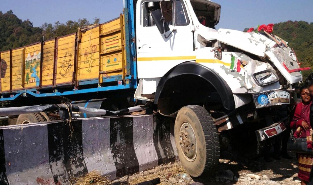 Indijoje per sunkvežimio avariją žuvo 16 maldininkų