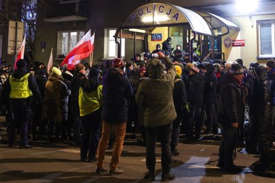 Lenkijoje protestuotojai susirinko palaikyti sulaikytų politikų
