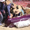 Dėl kapinių rekonstrukcijos boliviečiams tenka susirinkti artimųjų kūnus
