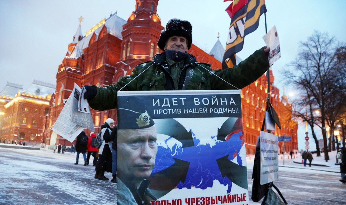 MOSCOW, RUSSIA - FEBRUARY 6: (RUSSIA OUT) A member of Russian National Liberation Movement (NOD) holds posters during a rally in support of Russian President Vladimir Putin near the Kremlin during a heavy snowfall, on February 6, 2024, in Moscow, Russia. The 2024 Presidential Election in Russia is planned in March. (Photo by Contributor/Getty Images)