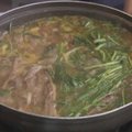 Pietų Korėjoje manoma, kad per karščius padeda sriuba su šuniena