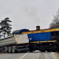 Klaipėdos rajone susidūrė vilkikas ir šilumvežis – dėl avarijos pervaža užblokuota