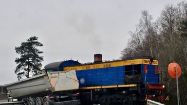 В Клайпедском районе столкнулись поезд и грузовик