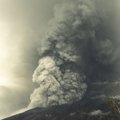 Grėsmingu išsiveržimu gąsdinantis ugnikalnis lietuvius įkalino egzotiškoje saloje