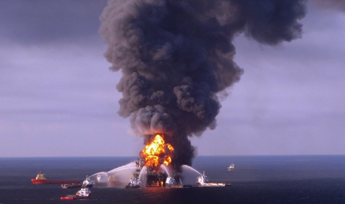 Avarija 2010-aisiais- dega "Deepwater Horizon" naftos platforma Meksikos įlankoje