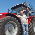 M. Starkus ir V. Radzevičius vėl išsiruošė į kelionę, šįkart važiavo traktoriais