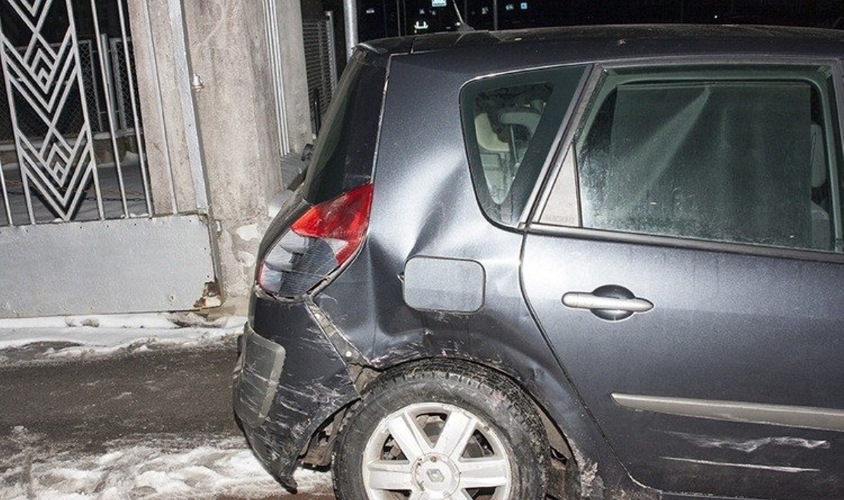 Per avariją apgadintasTauragės r. vicemero automobilis „Renault Megane“. Arnoldo Vydmanto nuotrauka
