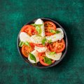 „Caprese“ salotos – niekada neatsibostančios