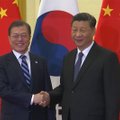 Kinija ir Pietų Korėja siekia pagerinti santykius per viršūnių susitikimą Pekine