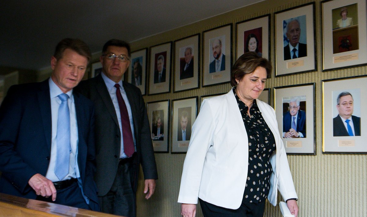 Seimas Speaker Loreta Graužinienė (right) with Prime Minister Algirdas Butkevičius (centre) and coalition partner Rolandas Paksas.
