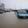 Sinoptikai: Britaniją siaubiančių liūčių ir potvynių skaičius augs
